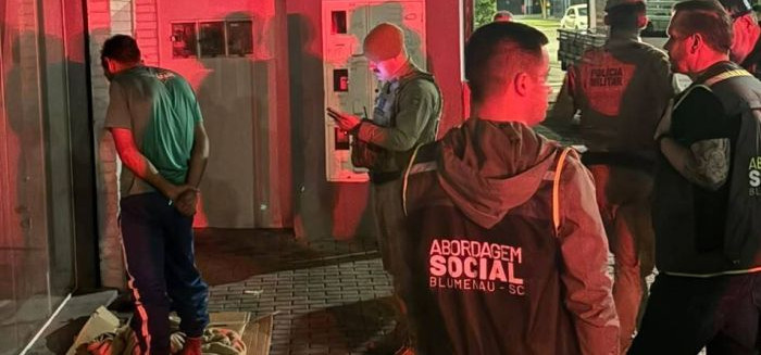 Ação noturna encaminha seis pessoas para abrigo municipal