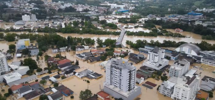 Rios sobem e especialistas avisam sobre enchente relâmpago