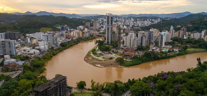 Blumenau abre processos seletivos temporários para profissionais da educação