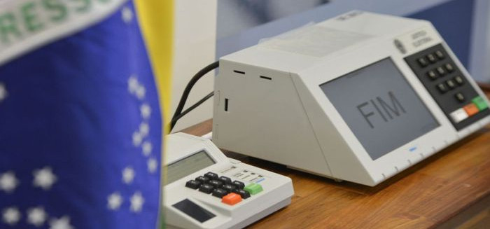 Decisões judiciais controversas diminuem confiança nas urnas