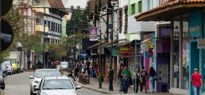 Comércio de Blumenau terá horário estendido neste Super Sábado