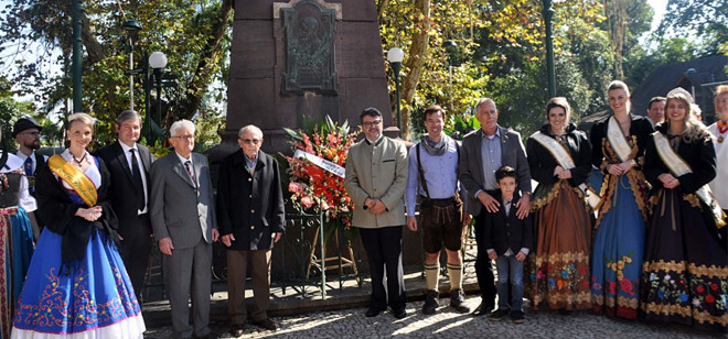 Blumenau comemora sucesso da Semana da Imigração Alemã