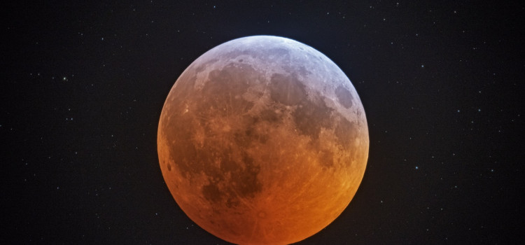 Eclipse com 'superlua de sangue', veja fotos incríveis do fenômeno