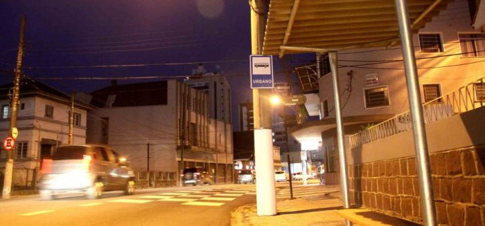 Novo ponto de ônibus na rua São Paulo reforça transporte público