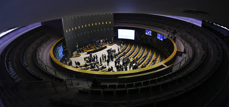 STF dá 10 dias para Câmara se explicar sobre PEC da Blindagem