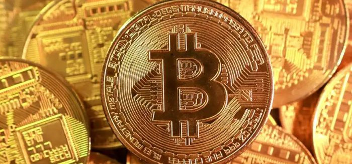 Bitcoin sustenta US$ 68 mil após alívio na volatilidade global