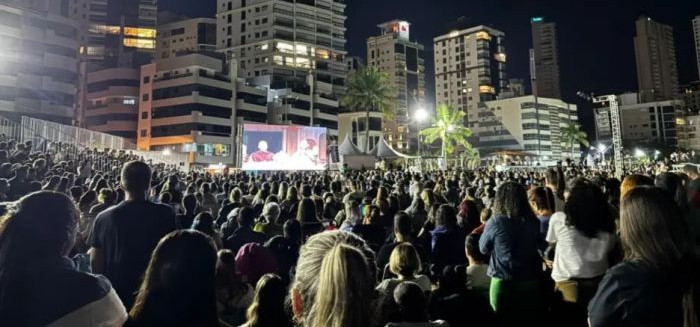 Novena de Frei Gilson reúne 10 mil fiéis na orla de Itapema