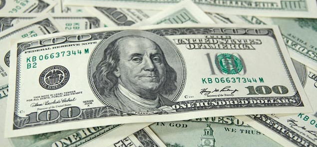 Dólar opera em queda, mas acima de R$ 5,20