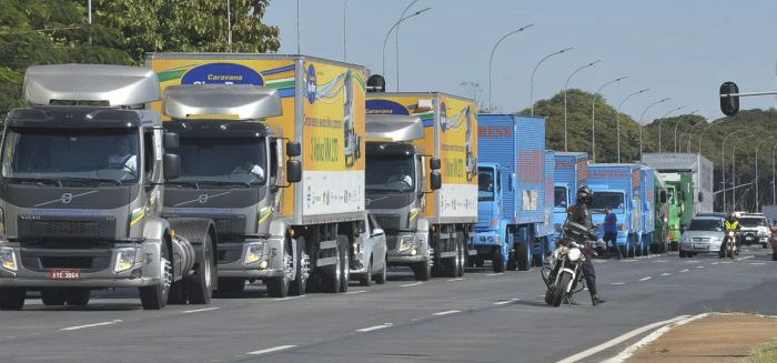 Diesel dispara em Blumenau e distribuidoras reduzem entregas em SC