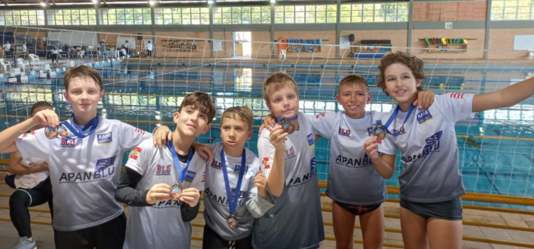 Natação conquista oito medalhas no Campeonato Estadual