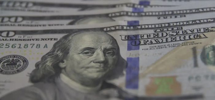 Cautela do Copom e dólar alto impactam o crédito