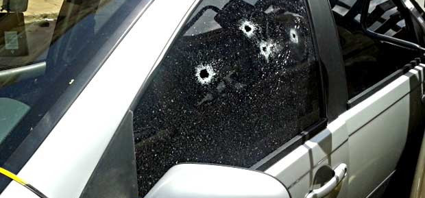 Carro é atingido por oito tiros em Blumenau