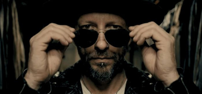 Músico radicado em Blumenau lança videoclipe cinematográfico