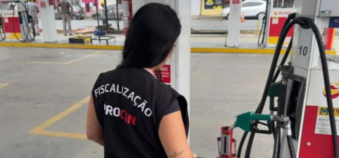 Procon fiscaliza postos de Blumenau para coibir abusos nos preços