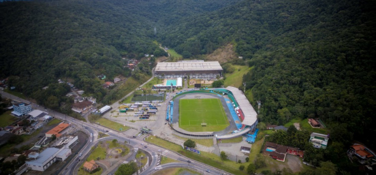Aniversário de Blumenau terá jogo festivo com craques do futebol