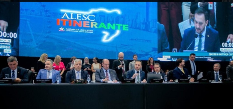 Mudança do hino de SC é derrubada na Alesc