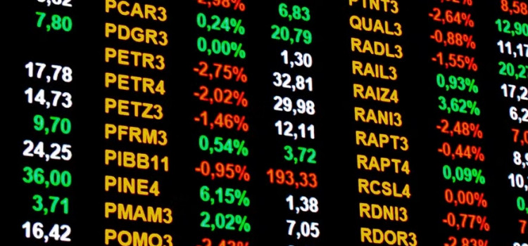 Ibovespa despenca e dólar sobe com pressão eleitoral e cenário de juros