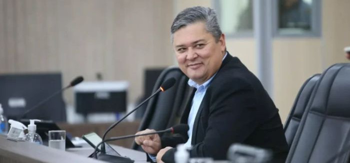 Justiça suspende processo de cassação contra Almir Vieira