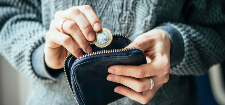 Governo reduz projeção do salário mínimo