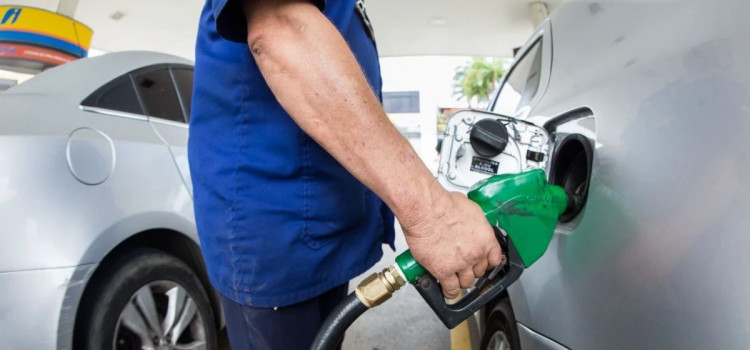 Média nacional da gasolina chega a R$ 7,499