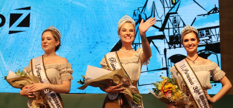 Joice Prochnow é eleita rainha da 38ª Oktoberfest