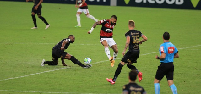 Ceará vence Flamengo