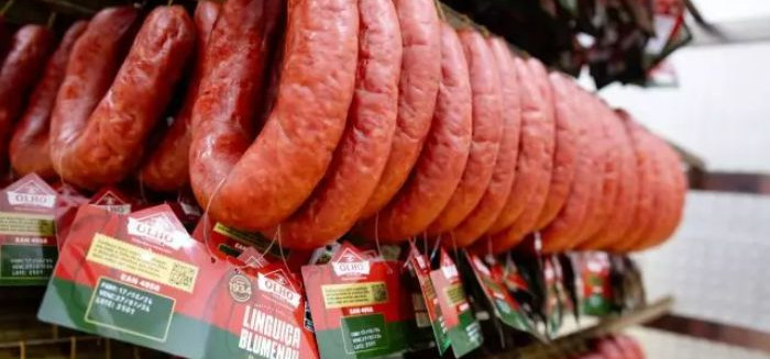 Do Vale para o Brasil: a nova era da linguiça Blumenau após selo oficial