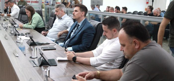 Projetos de lei e cobranças sobre serviços urbanos marcam sessão em Blumenau