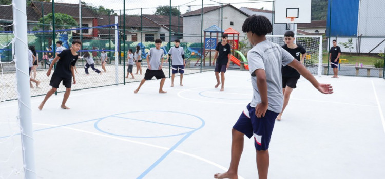 Itoupavazinha ganha duas novas quadras em área de lazer