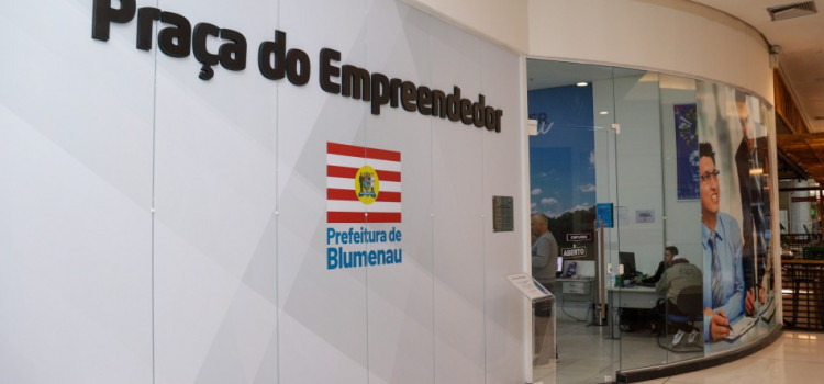 Praça do Empreendedor promove semana de regularização para MEIs