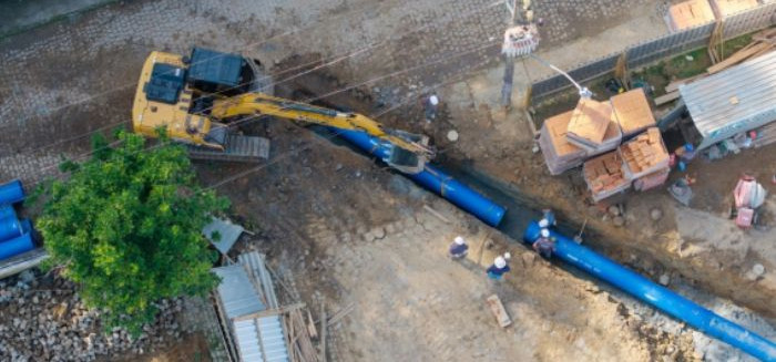 Rua Pomerode tem bloqueio no trânsito para obras de adutora