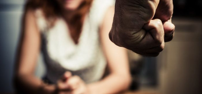 Jovem é agredida por namorado na Água Verde