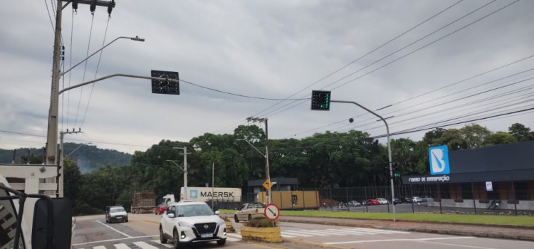 Novo semáforo é implantado na Rua Bahia