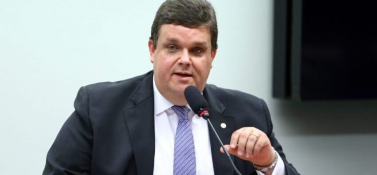 Senado ouve ministro da Previdência sobre fraudes no INSS