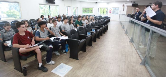 Câmara de Blumenau dá posse aos novos vereadores mirins esta segunda