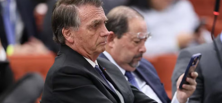 Bolsonaro pede desculpa a Moraes em meio a piadas