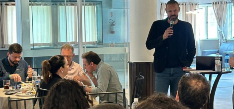 Filósofo defende diálogo livre como base da convivência democrática