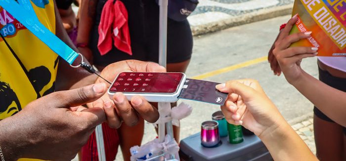 Cuidados essenciais para evitar golpes financeiros no Carnaval em Blumenau