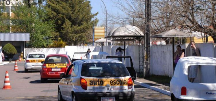 Nova lei fixa idade máxima para veículos usados em autoescolas