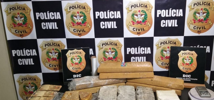 Polícia Civil prende traficantes na Velha Central