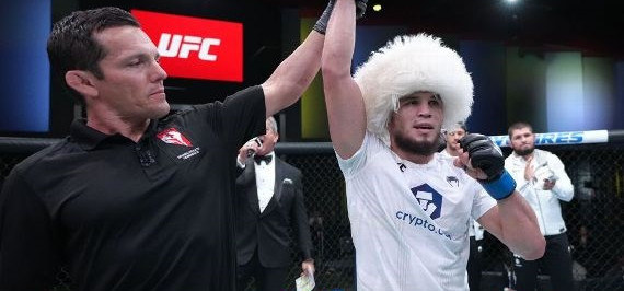 Primo de Khabib segue invicto em 15 lutas