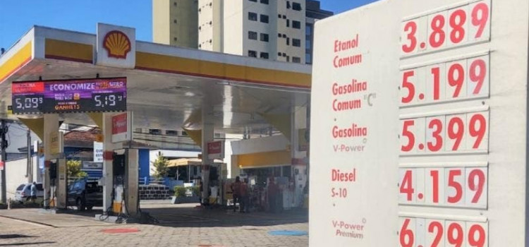 Gasolina fica mais barata em Blumenau a partir desta terça