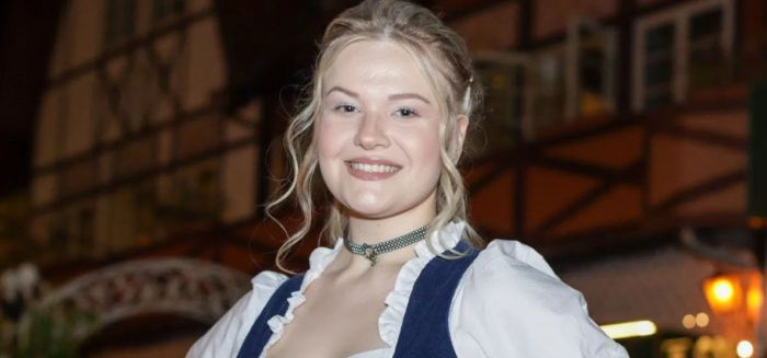 Letícia Burckhart Lyra é eleita rainha da Oktoberfest