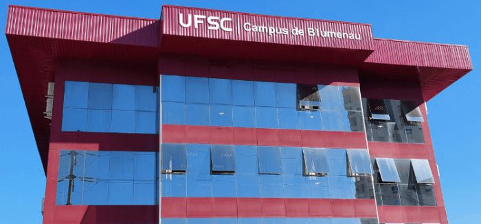 UFSC Blumenau abre vagas para professores com salários de até R$ 8 mil