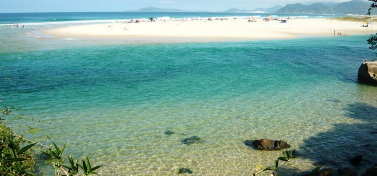 Conheça o paraíso em 10 praias catarinenses