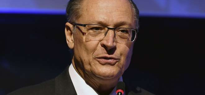 Alckmin começa a buscar plano B para vice no lugar de Josué Gomes