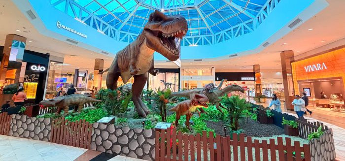 Dinossauros ganham vida em exposição interativa no Neumarkt