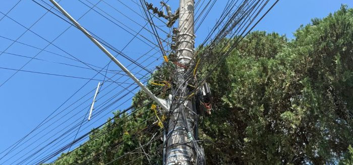 Fios soltos: nova lei exige retirada de cabos abandonados