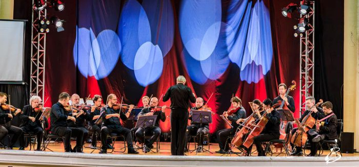 Orquestra de Câmara de Blumenau faz espetáculo gratuito no Carlos Gomes