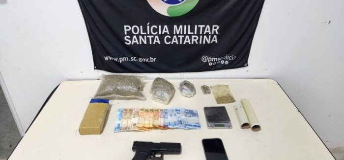 PM fecha ponto de tráfico no Beco da Araranguá